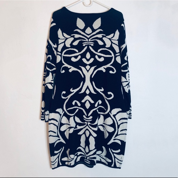 PLUS SIZE Sweaterdress Blue and White Damask Print - Picture 8 of 8